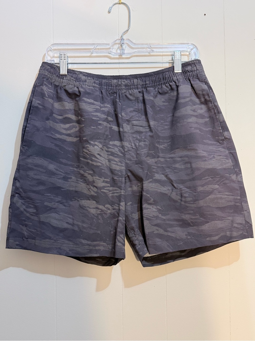 Chubbies Ultimate Training Shorts Size L Grey Tiger Camo EUC